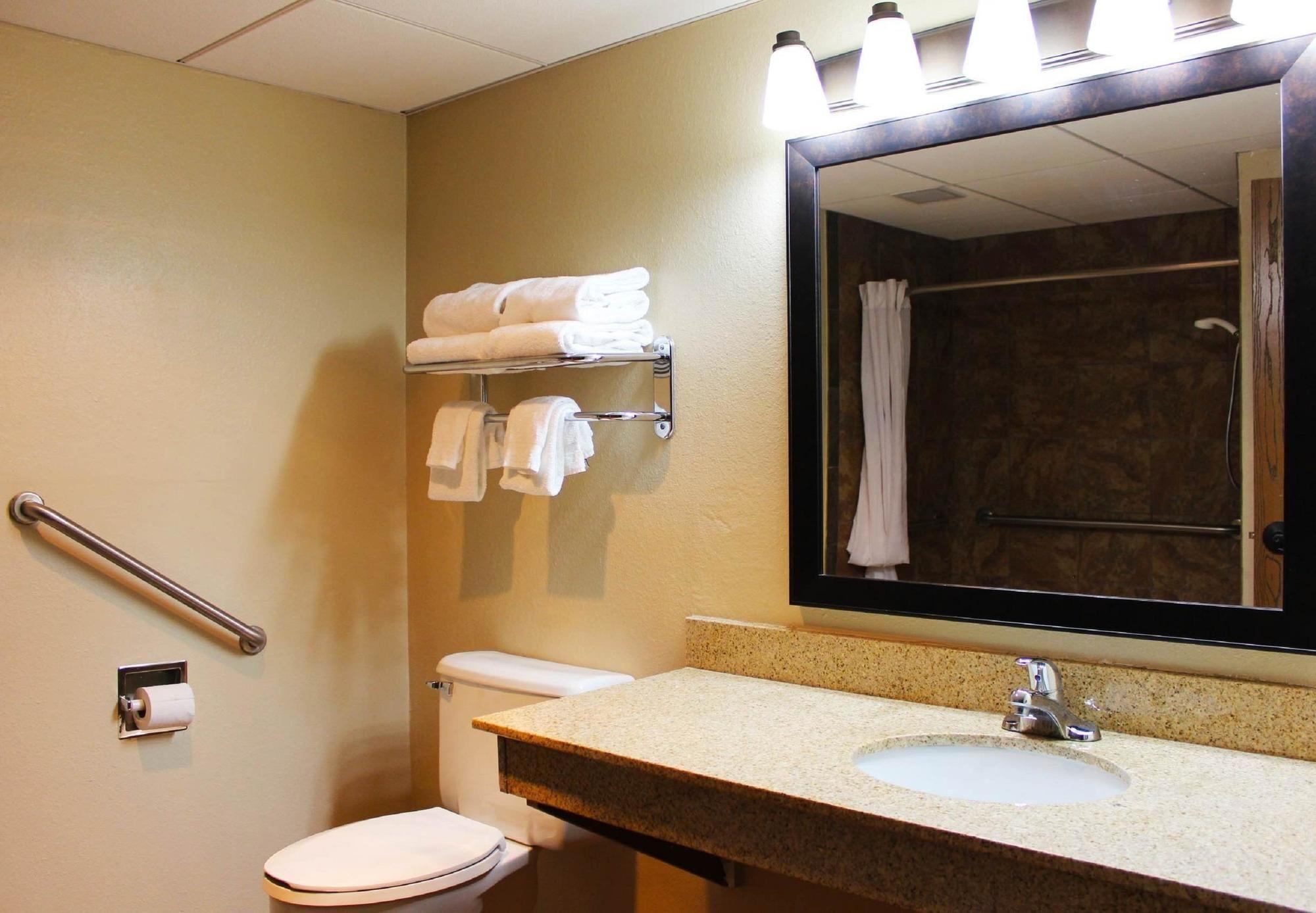 Revel Hotel Minot - Surestay Collection By Best Western Extérieur photo