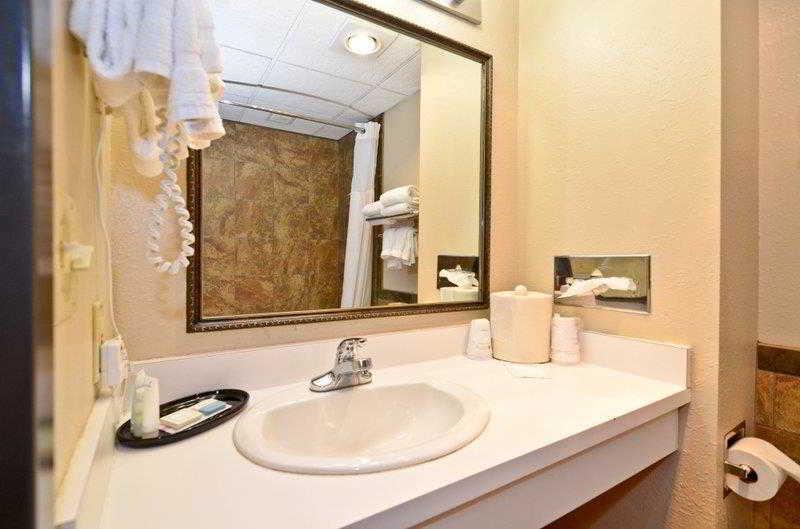 Revel Hotel Minot - Surestay Collection By Best Western Extérieur photo