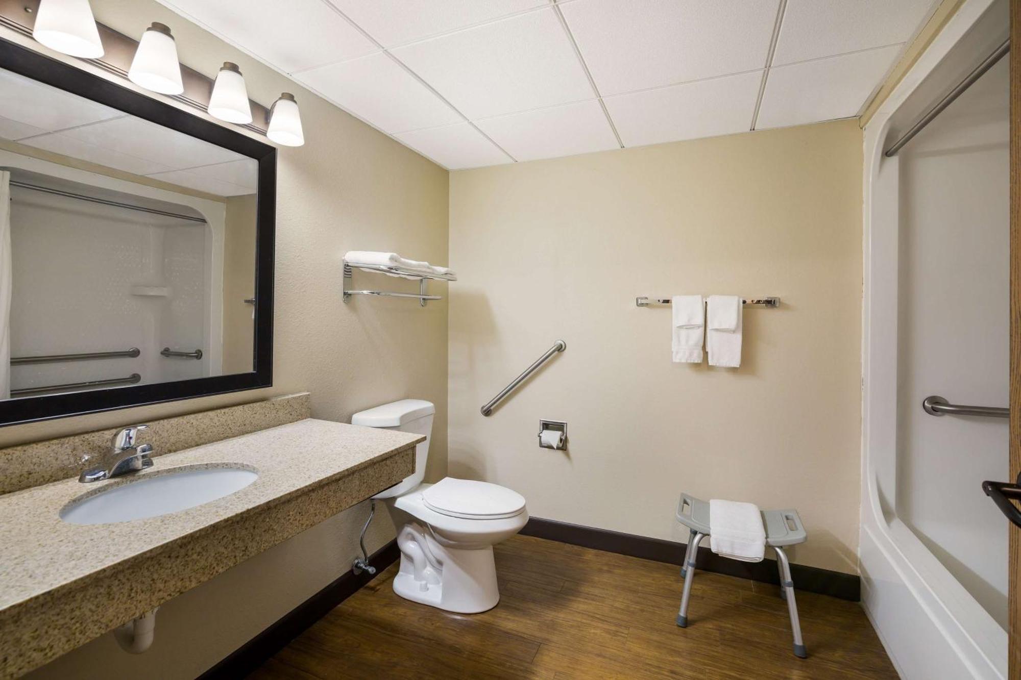 Revel Hotel Minot - Surestay Collection By Best Western Extérieur photo
