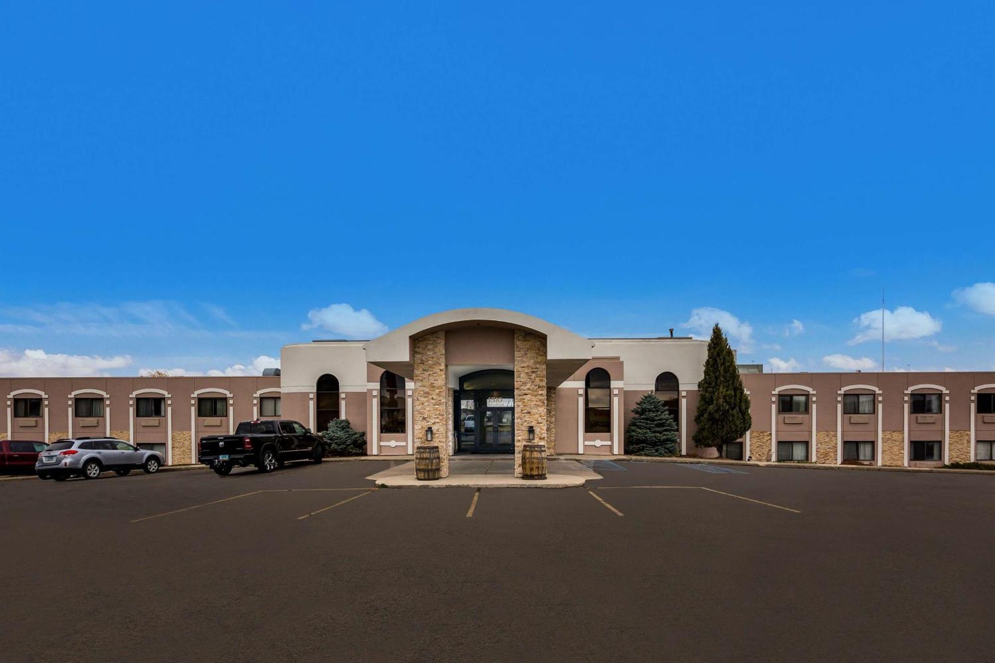 Revel Hotel Minot - Surestay Collection By Best Western Extérieur photo