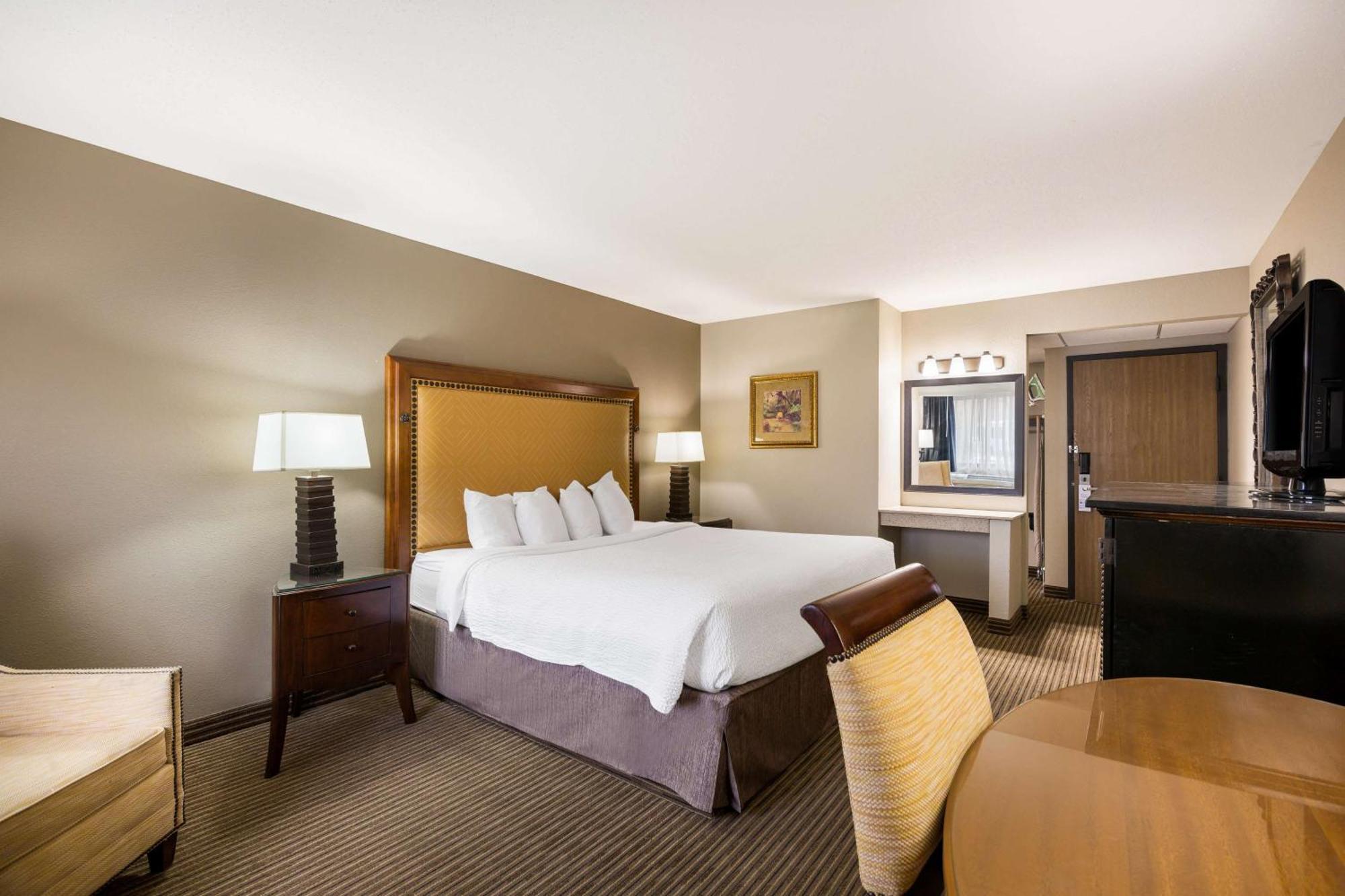 Revel Hotel Minot - Surestay Collection By Best Western Extérieur photo