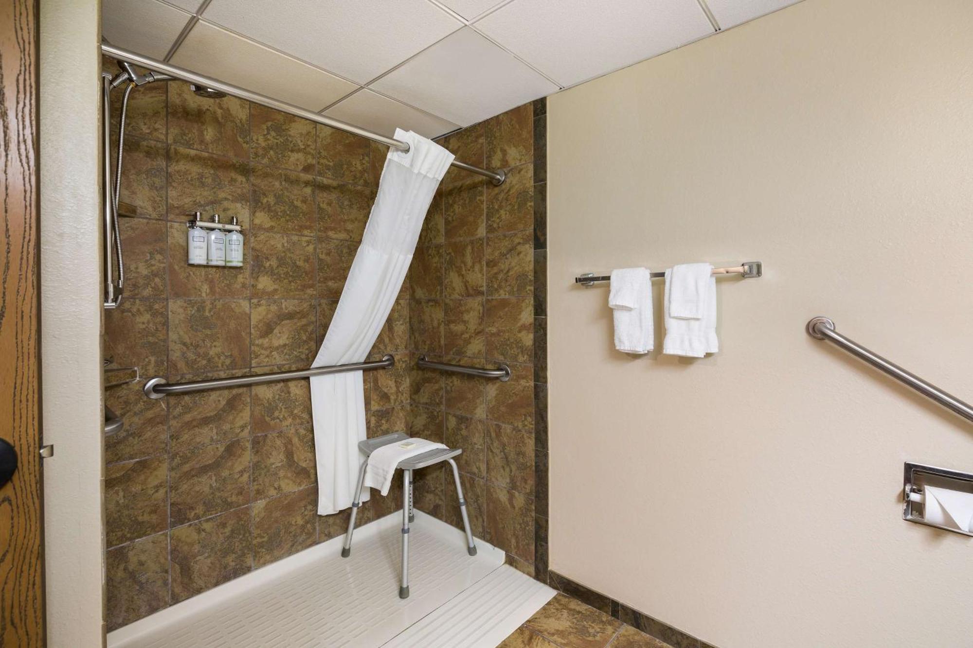 Revel Hotel Minot - Surestay Collection By Best Western Extérieur photo