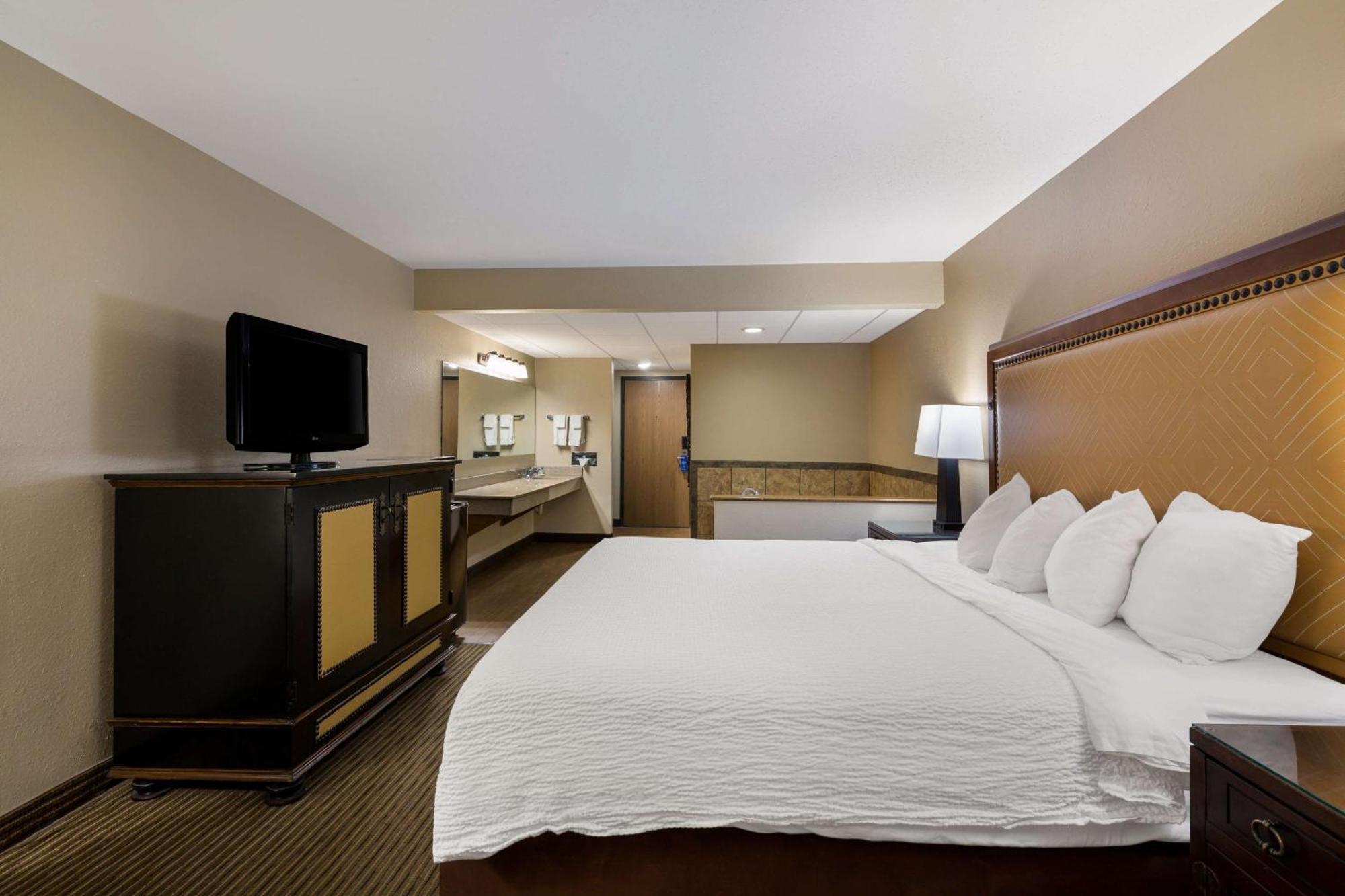 Revel Hotel Minot - Surestay Collection By Best Western Extérieur photo