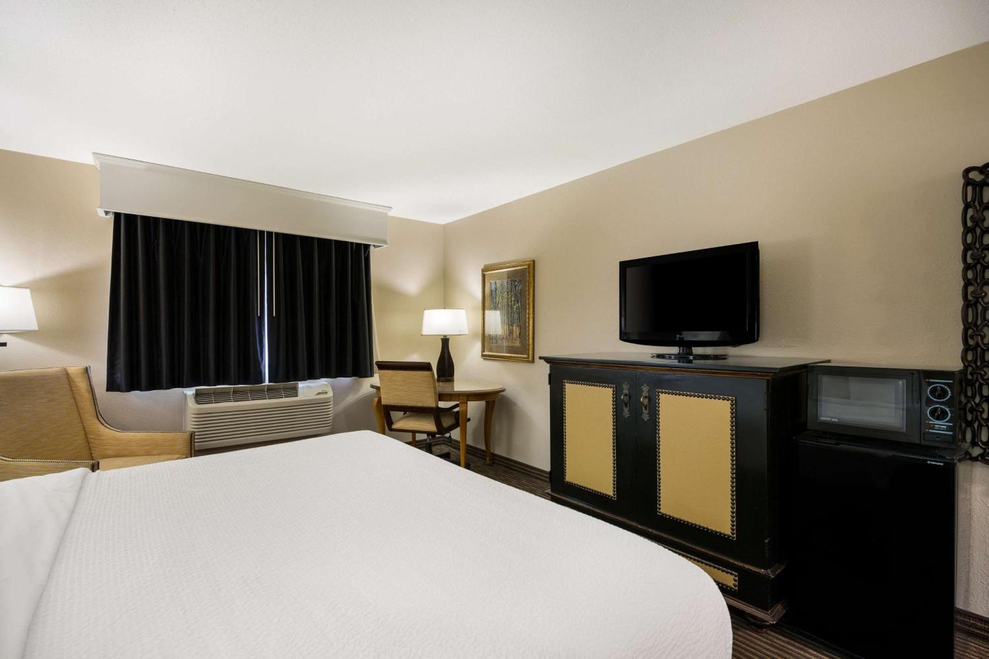 Revel Hotel Minot - Surestay Collection By Best Western Extérieur photo