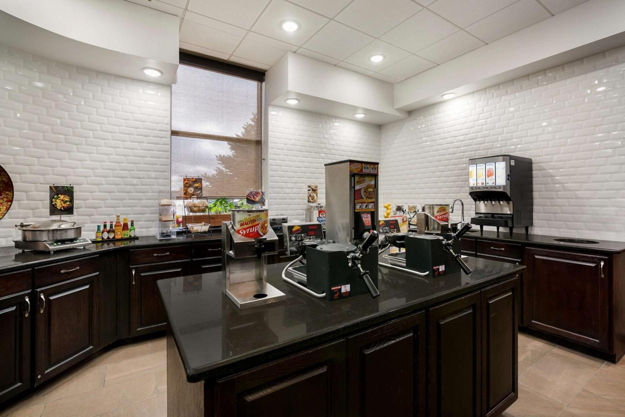 Revel Hotel Minot - Surestay Collection By Best Western Extérieur photo