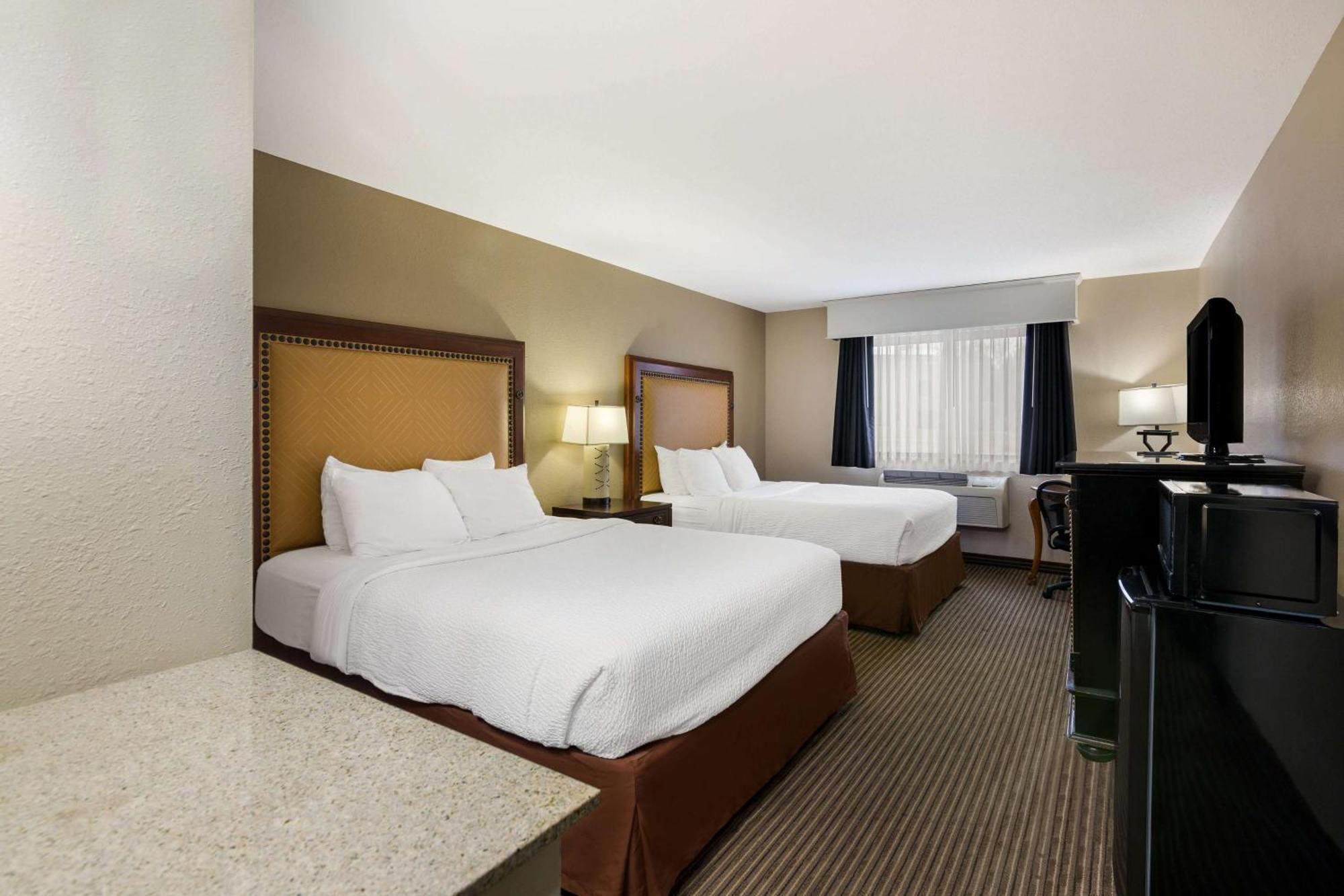 Revel Hotel Minot - Surestay Collection By Best Western Extérieur photo