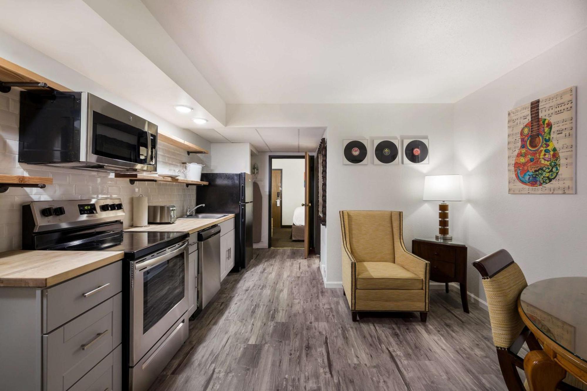 Revel Hotel Minot - Surestay Collection By Best Western Extérieur photo